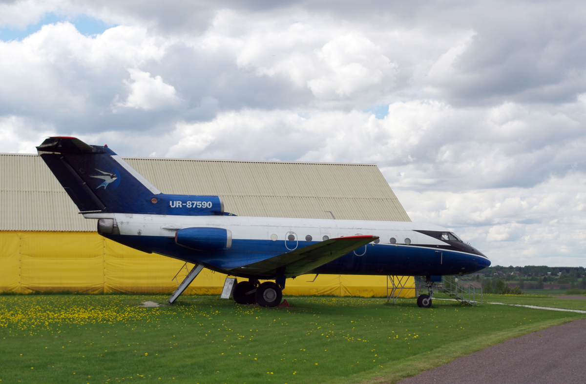 UR-87590