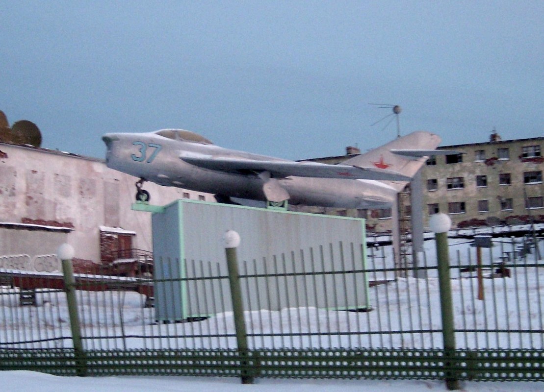 37 Синий