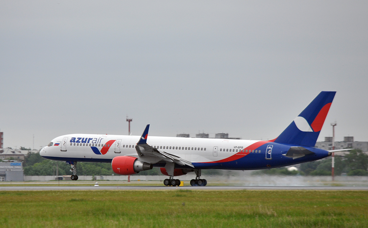 Авиакомпании омска. Боинг 757-200 Азур Эйр.