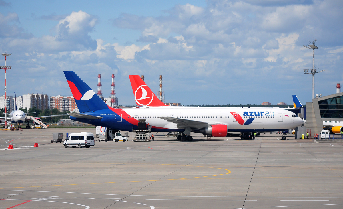 Turkish airlines внуково. Боинг 767 Азур Внуково. VP buv Боинг 767 Azur Air. Туркиш Эйрлайнс Внуково. Внуково Azur Air.