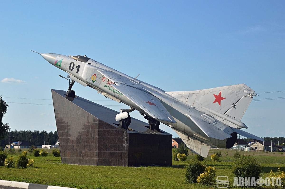 01 Черный
