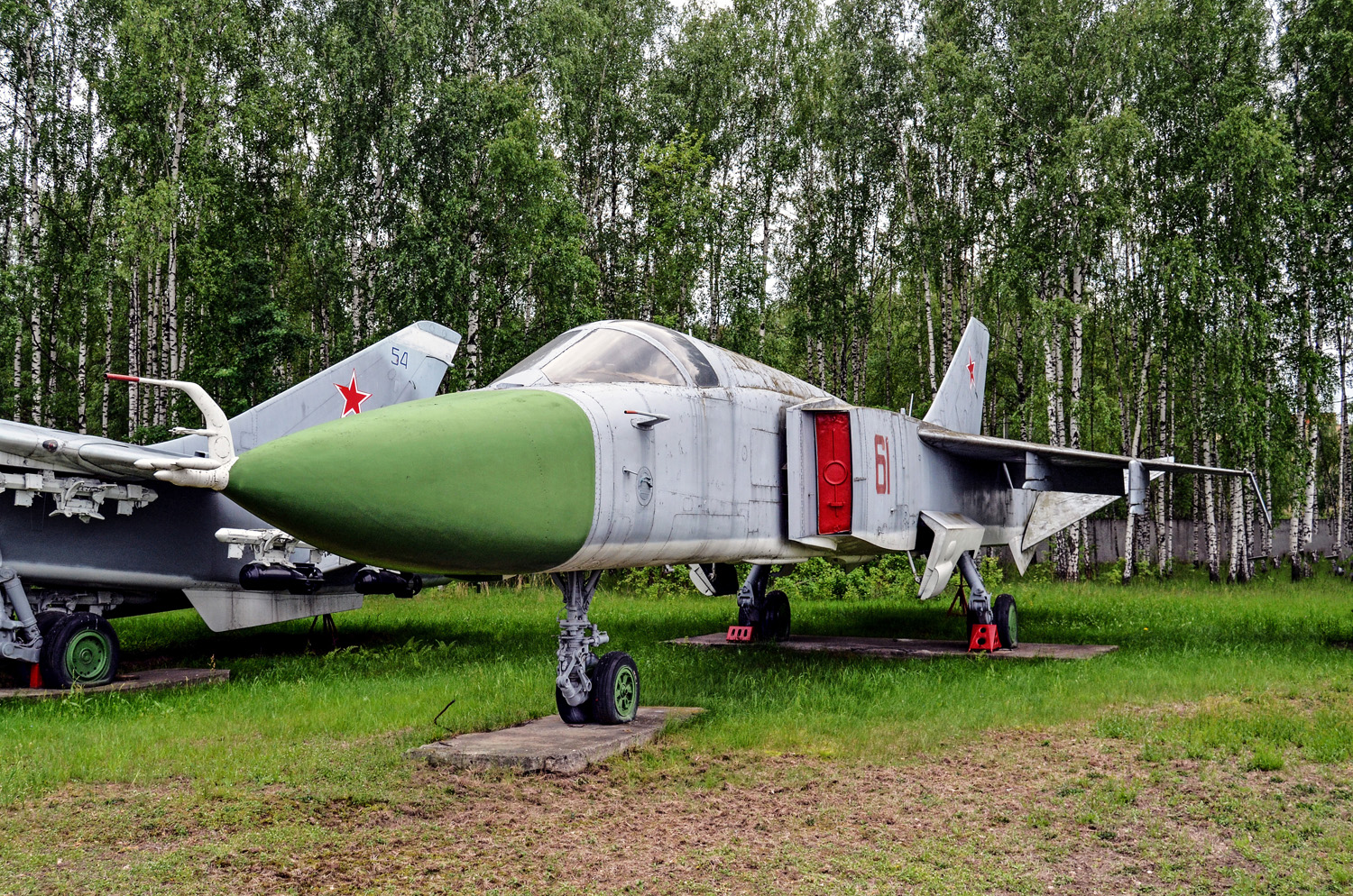 61 Красный