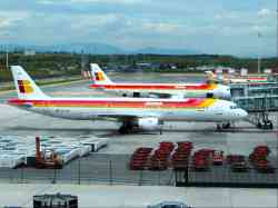 EC-IXD — Airbus A321-212, Iberia; EC-JQZ — Airbus A321-212, Iberia; EC-LJR — Bombardier CRJ-1000 (CL-600-2E25), Iberia Regional