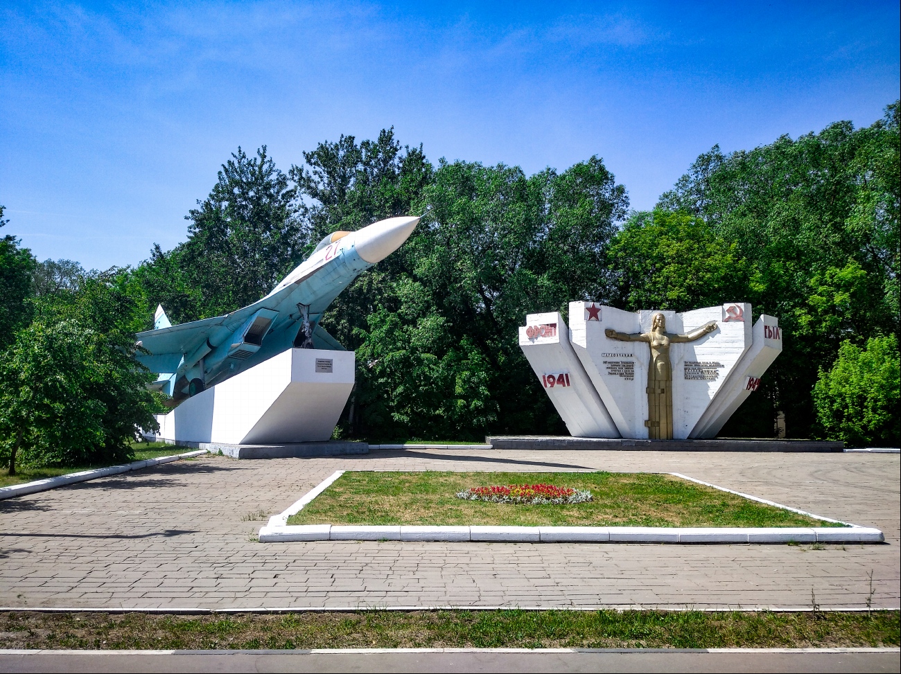 27. Авиационные памятники