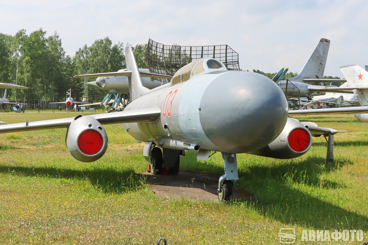 03 Красный