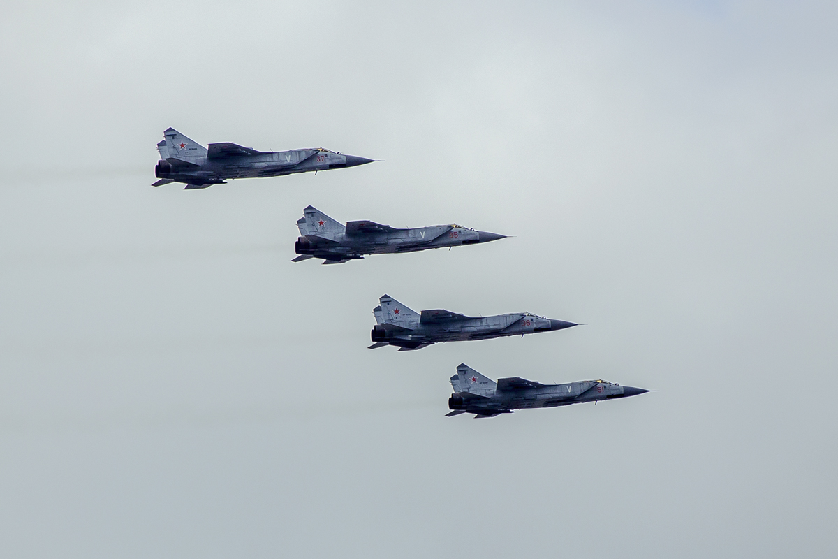 37, 35, RF-90902, 51. Парады и шоу