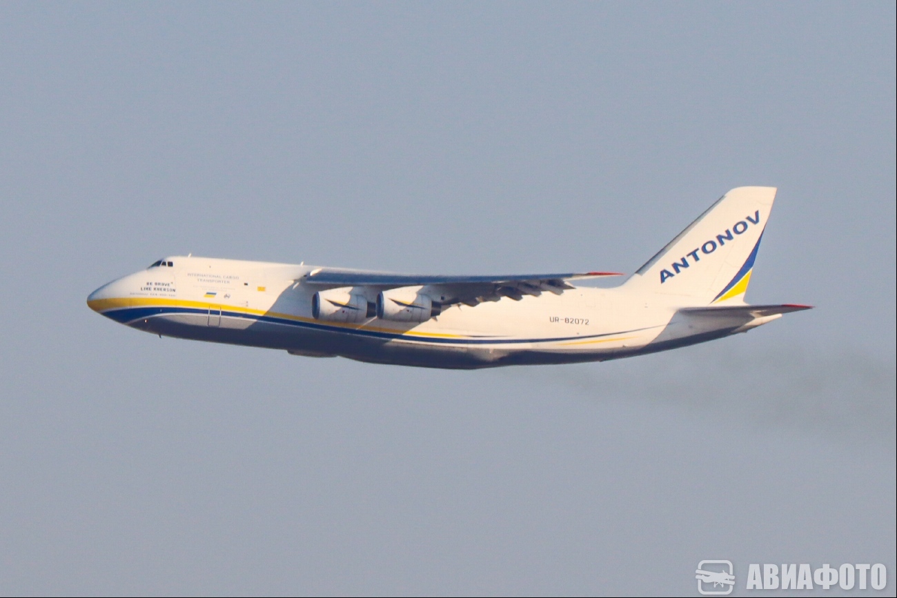 UR-82072