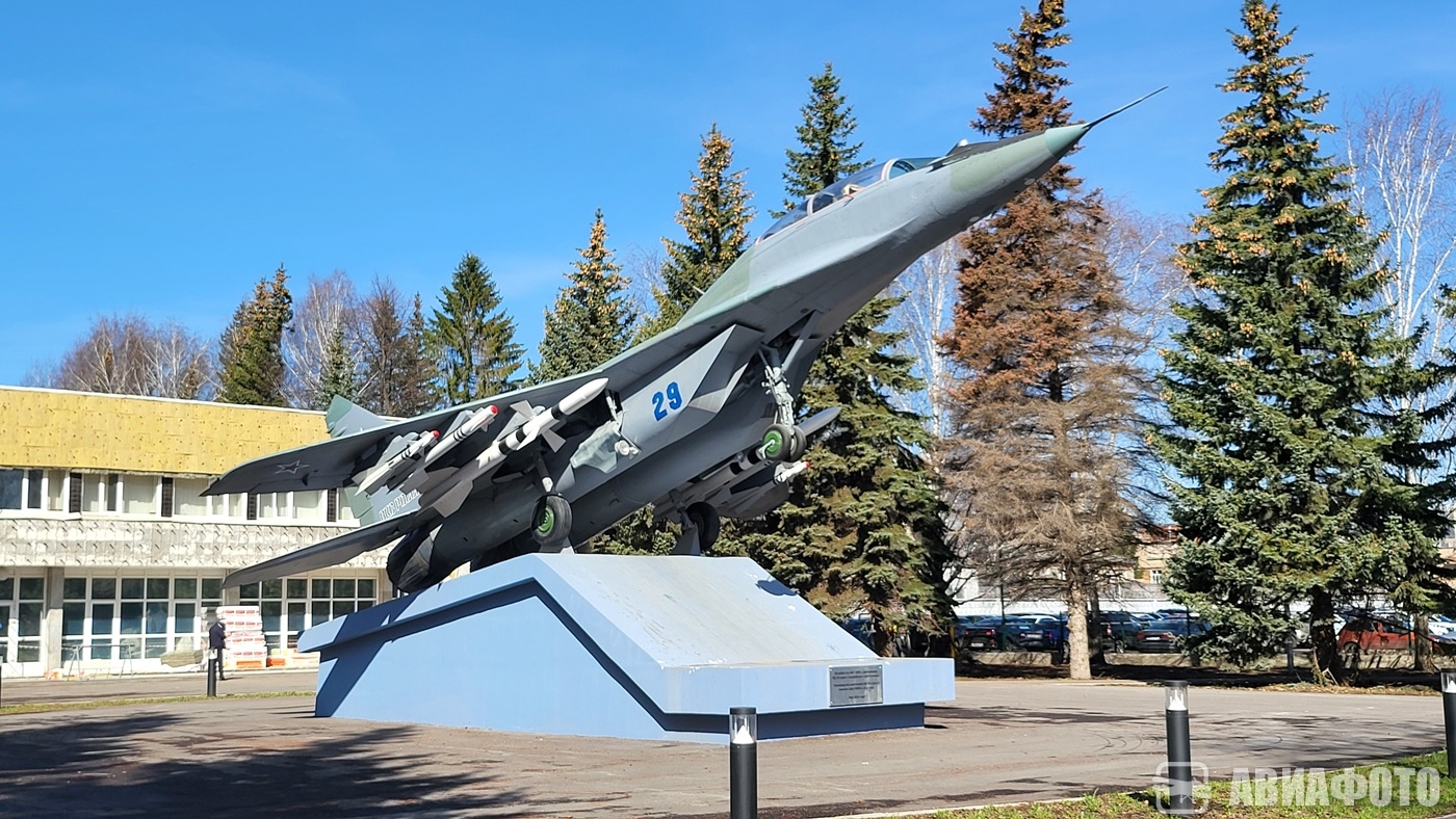 29. Авиационные памятники