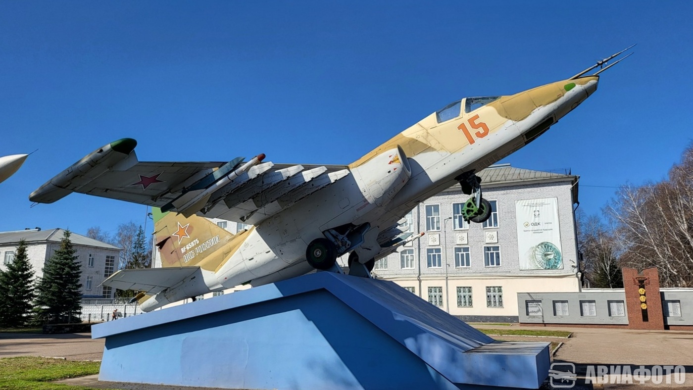 RF-65975. Авиационные памятники