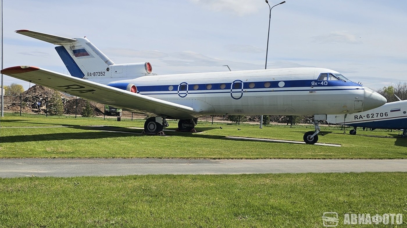 RA-87352. Авиационные памятники