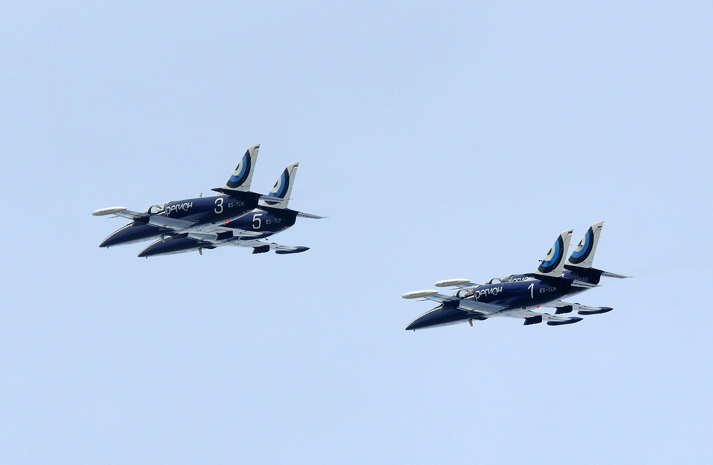 ES-TLN, ES-TLP, ES-TLM, RA-0854G. Парады и шоу