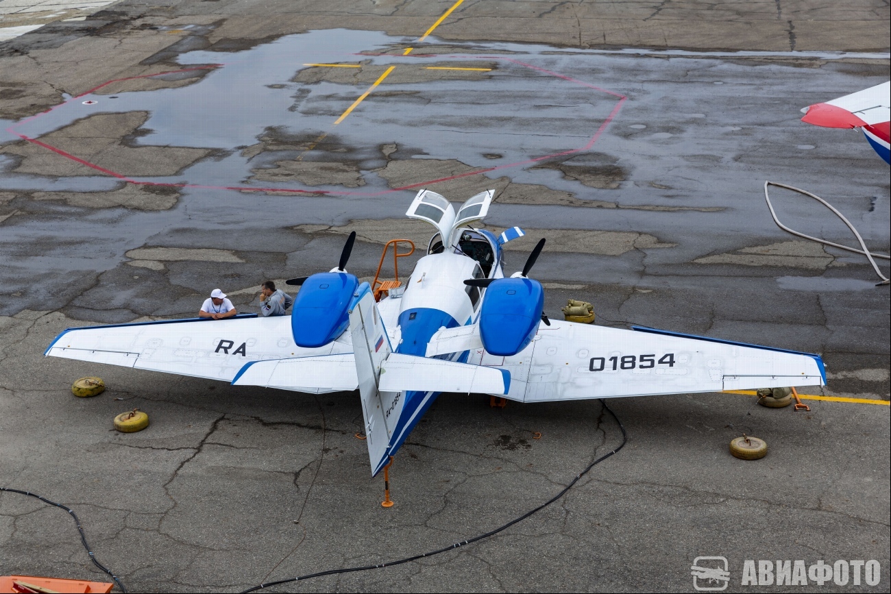 RA-01854. Авиационные выставки