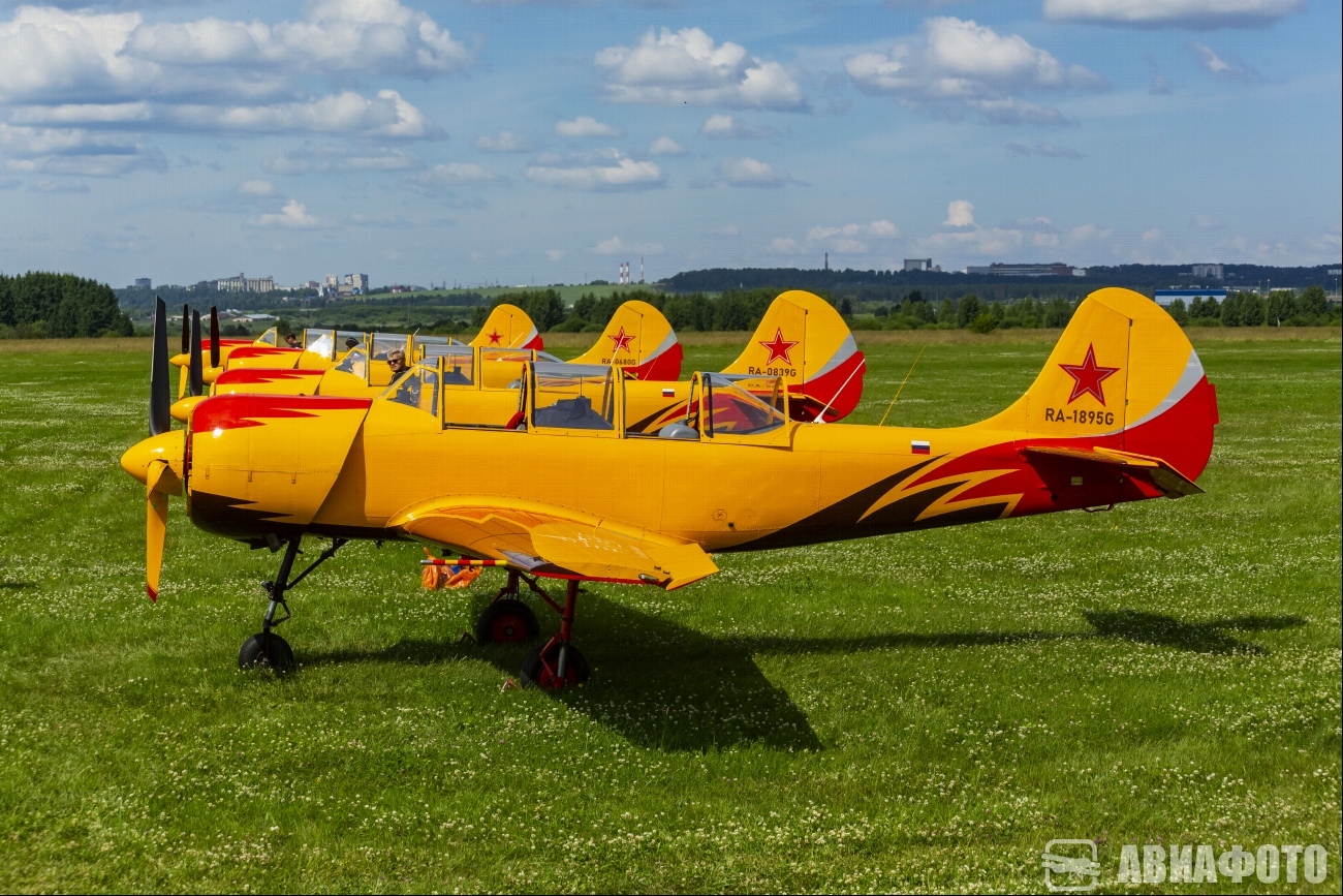 RA-1895G. Парады и шоу