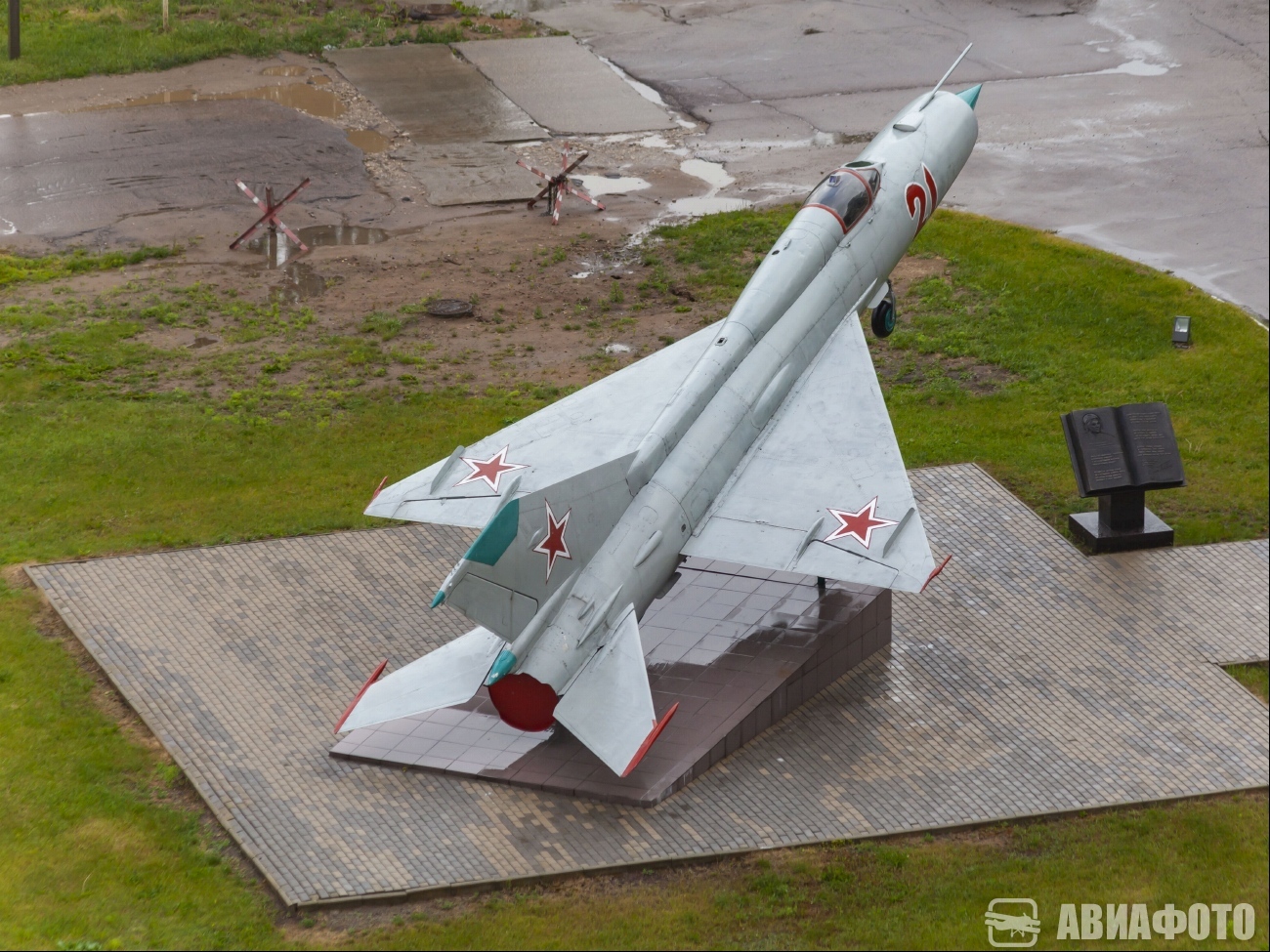 21. Авиационные памятники