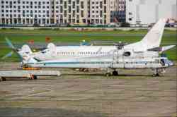 VQ-BPS — Boeing 737-524(WL), UTAir; RA-04127 — Ми-10К, Музей Орешково