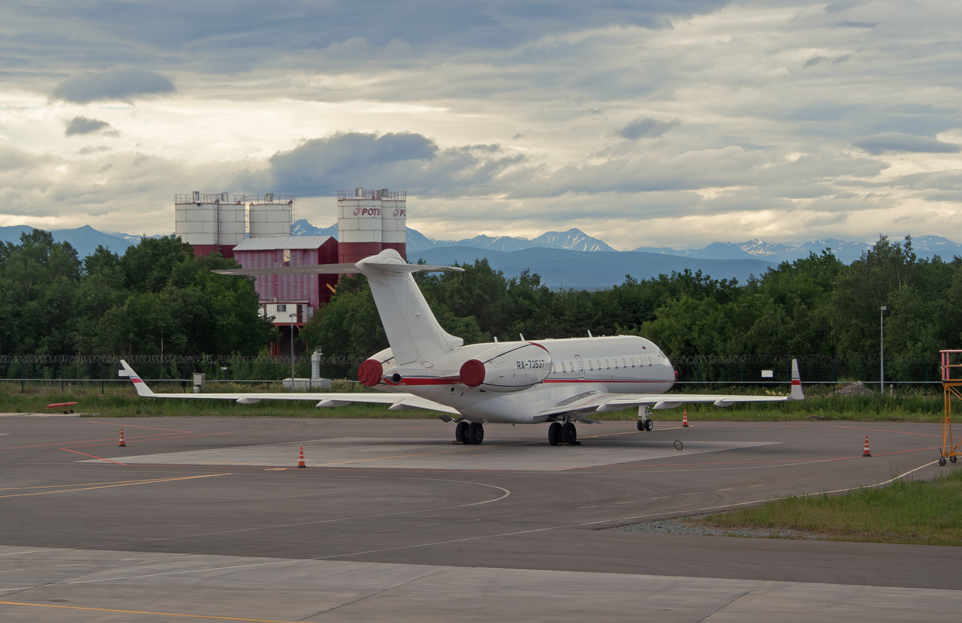RA-73537